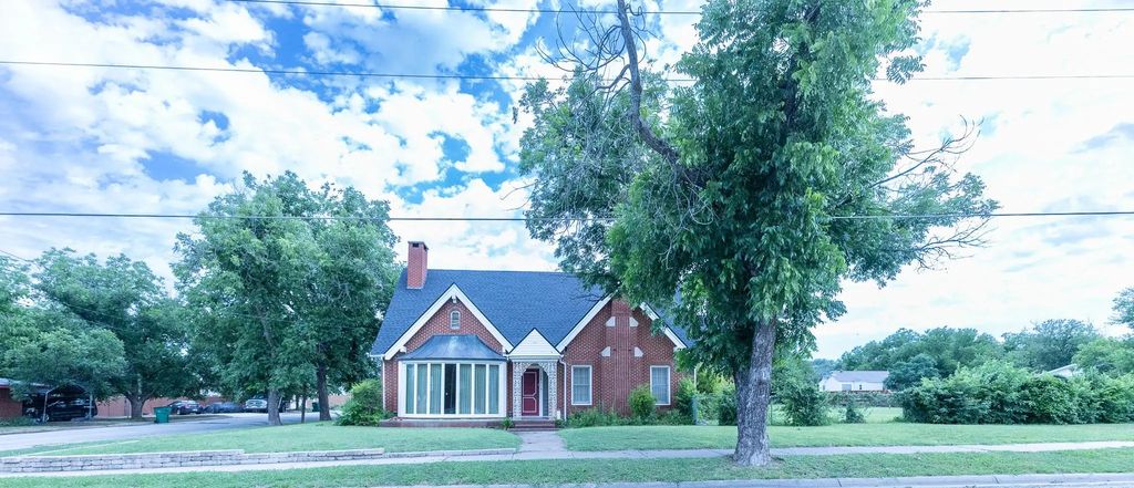 1001 W Walnut Street, Coleman