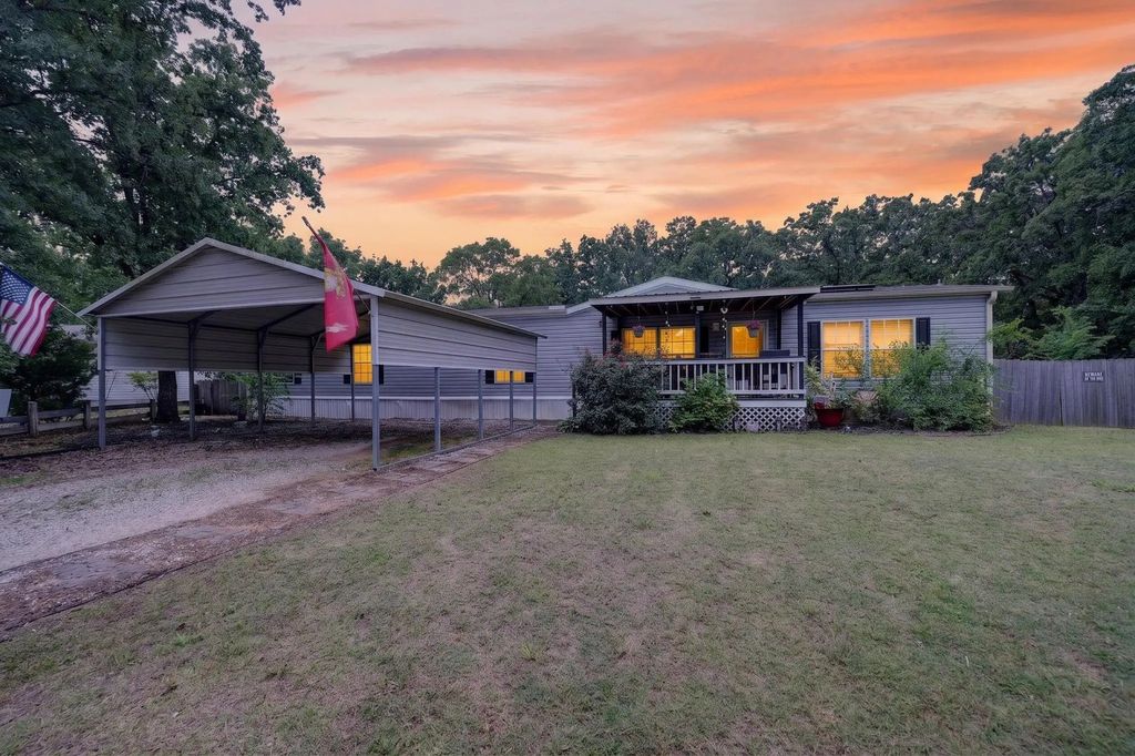 159 Tres Lagos Boulevard, Gun Barrel City
