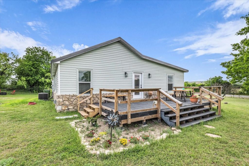 1037 County Road 2004, Glen Rose