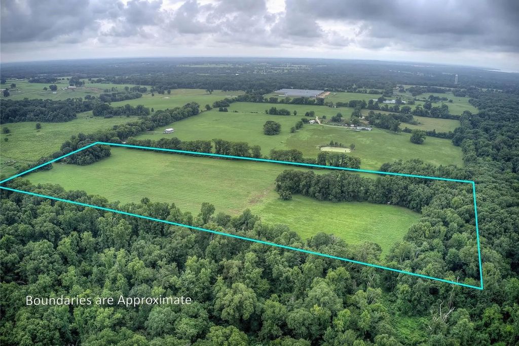252 County Road 2431, Como