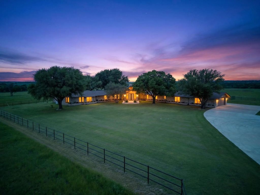 3601 W Fm 4, Cleburne
