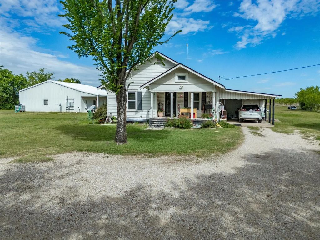 2414 E Ennis Avenue A, Ennis
