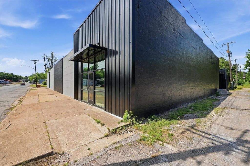 613 S Armstrong Avenue, Denison