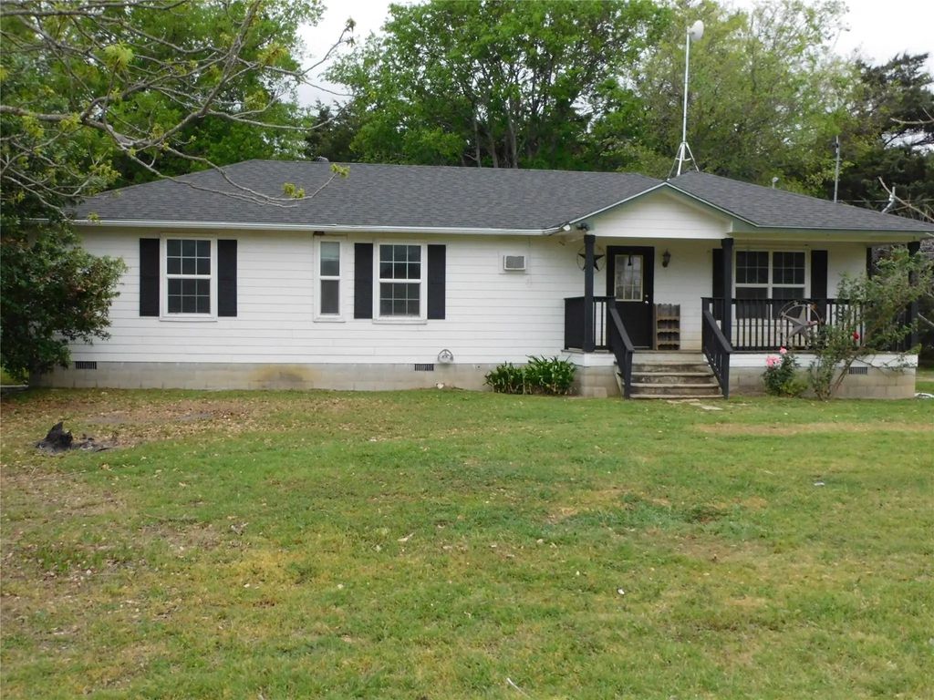 1032 Fm 936, Hubbard