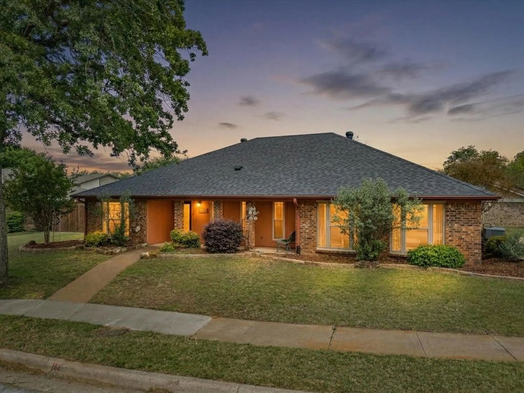 2801 Meadow Creek, Bedford