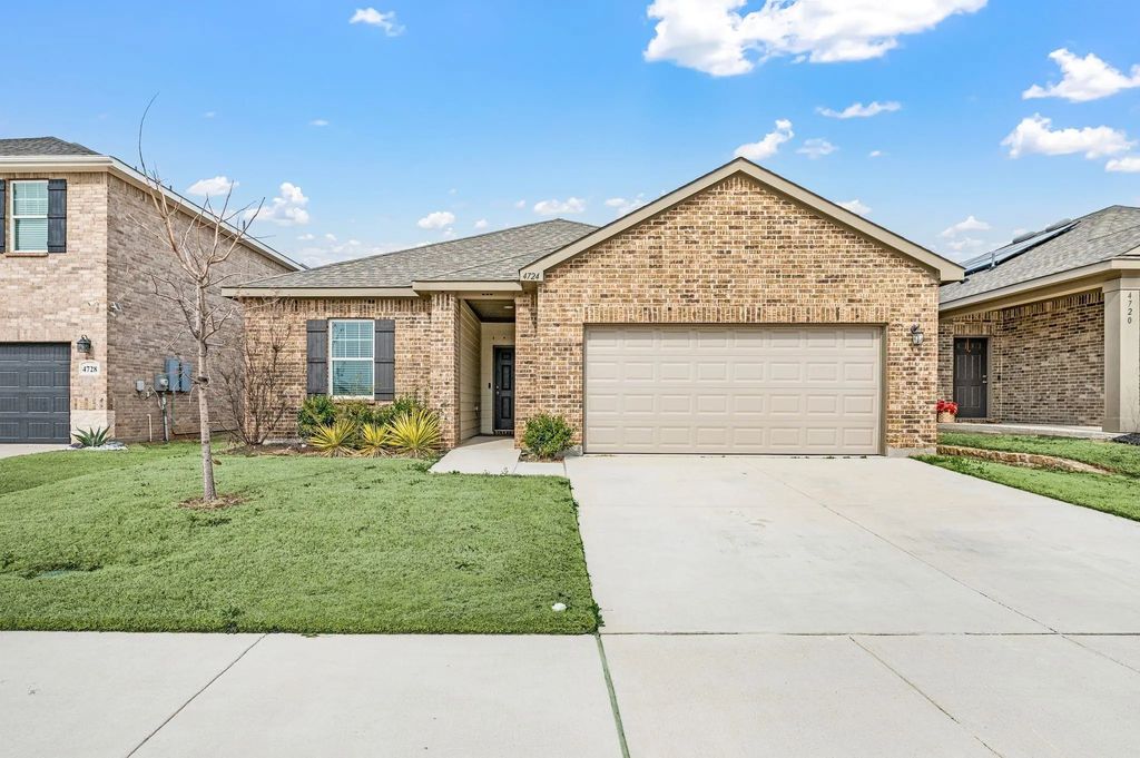 4724 Swan Neck Drive, Fort Worth
