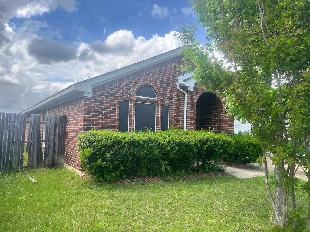 6002 Rising Meadow Drive, Arlington