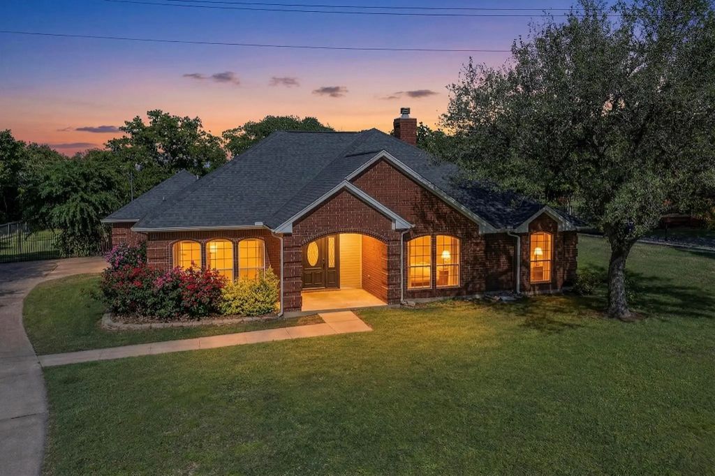 2601 Trail Tree Court, Burleson