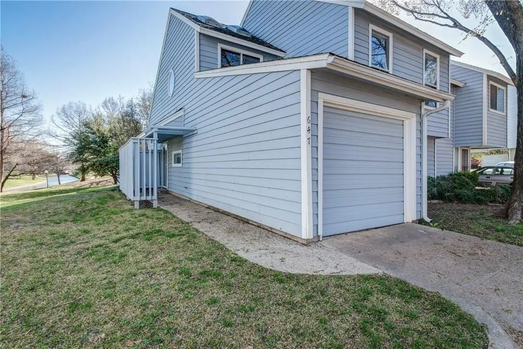 647 Cimarron Trail 647, Irving