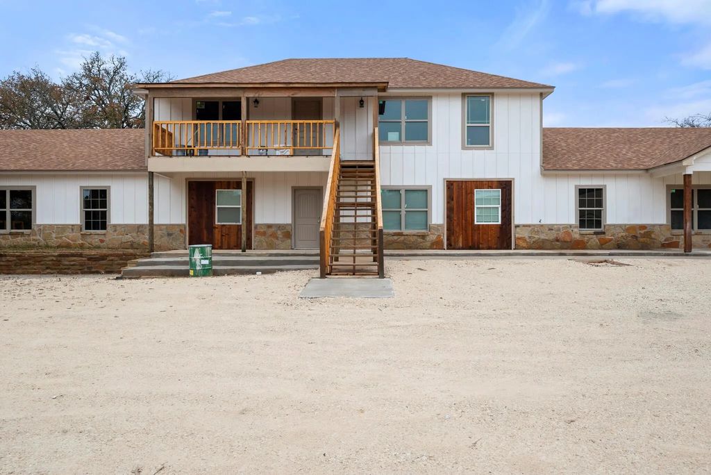 2875 Conveyor Drive B, Burleson