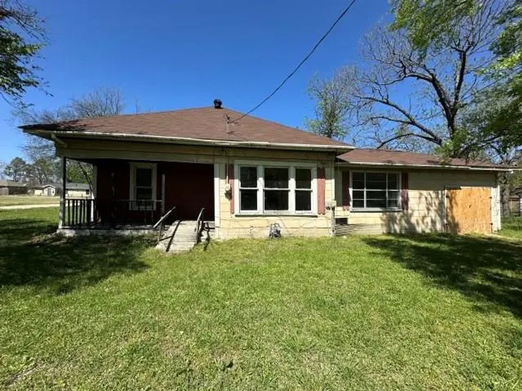 201 E San Antonio Avenue, Cooper