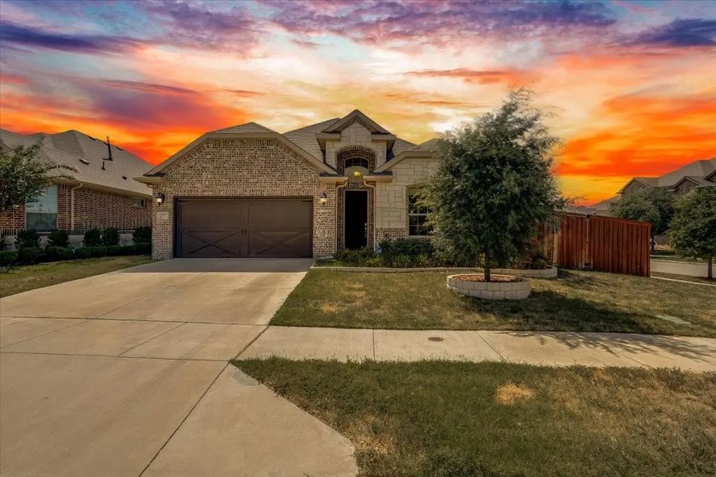 277 Mineral Point Drive, Aledo
