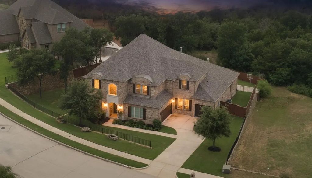 1612 Emerald Knoll Court, Keller