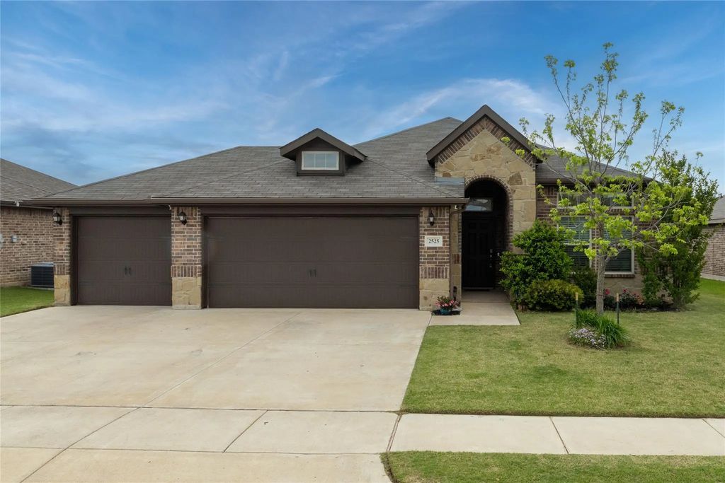 2525 Silver Fox Trail, Weatherford