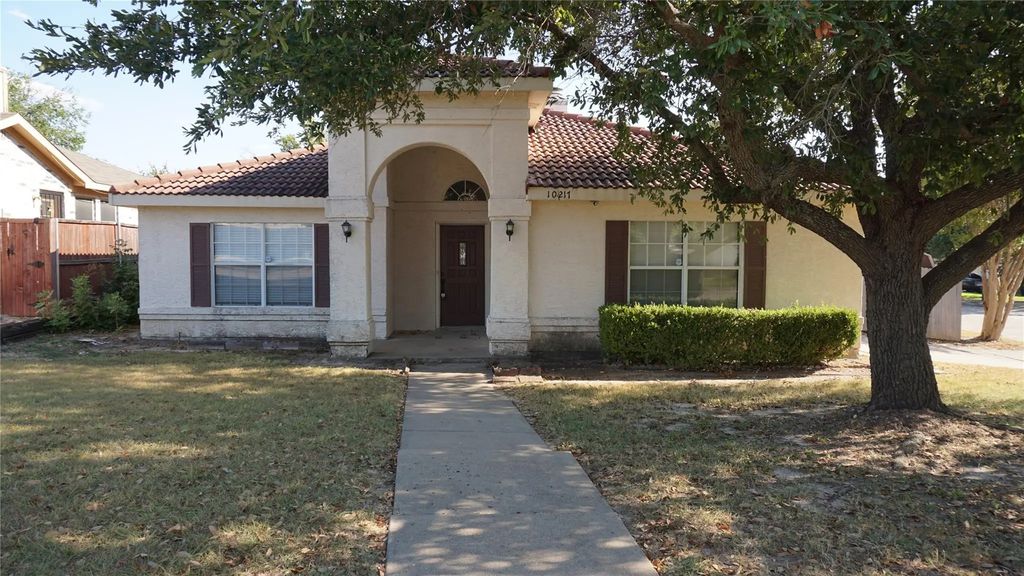 10217 Cool Spring Drive, Fort Worth