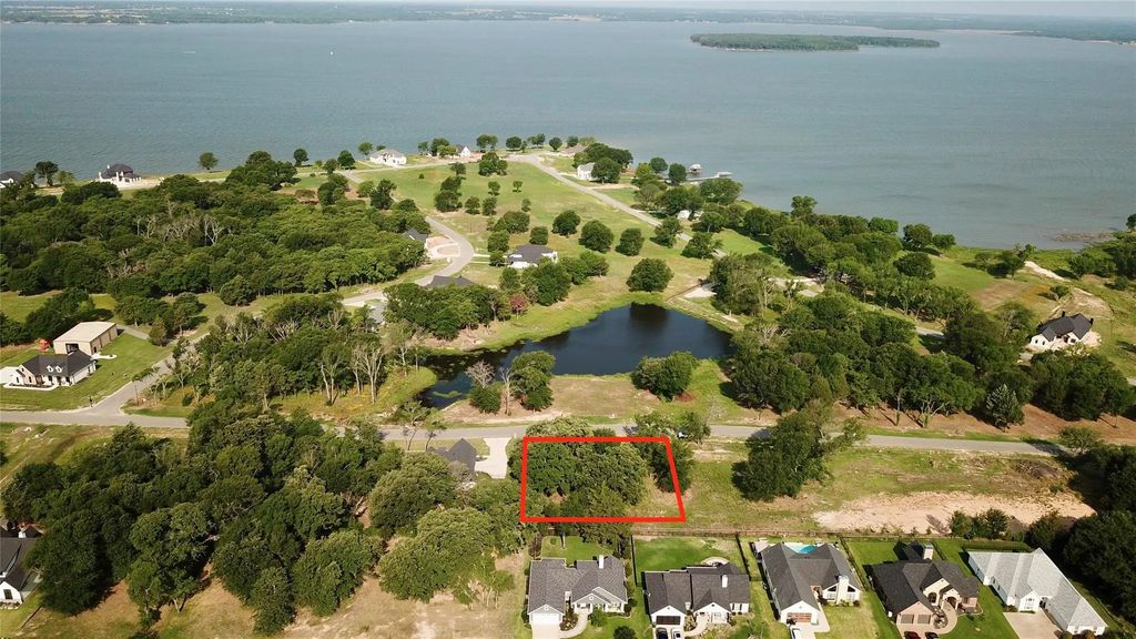 711 Clubview Drive, Mabank