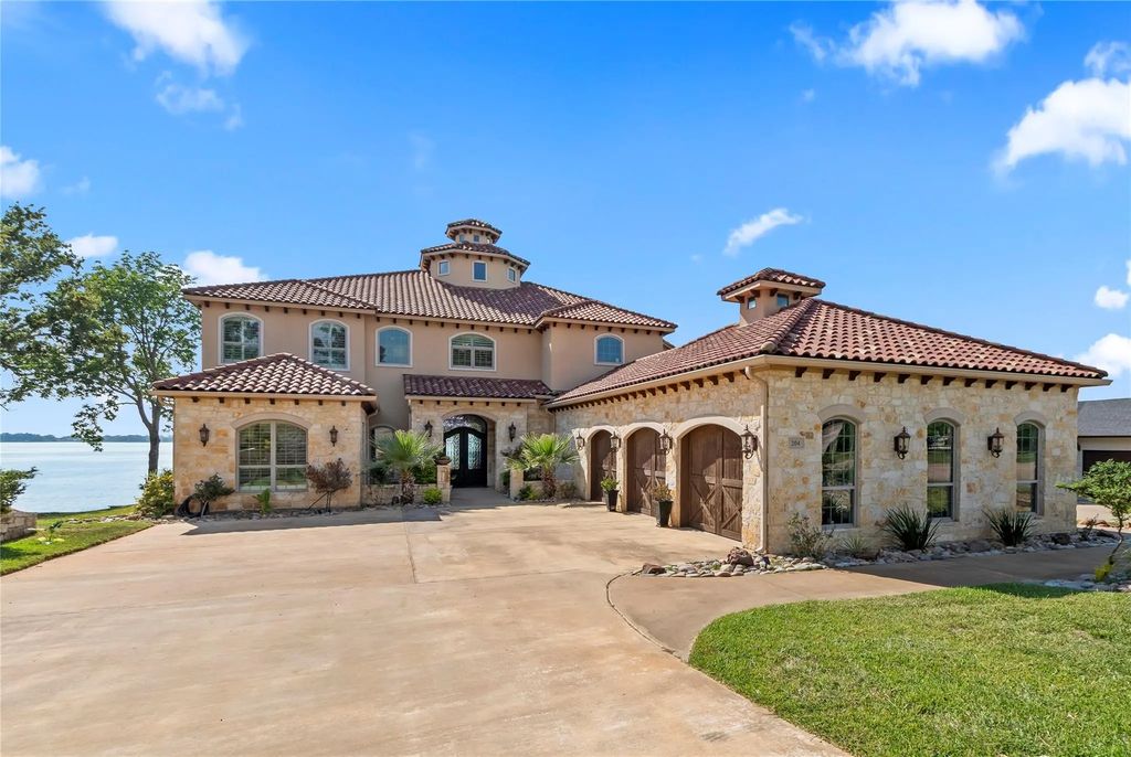 204 Pinnacle Club Place, Mabank