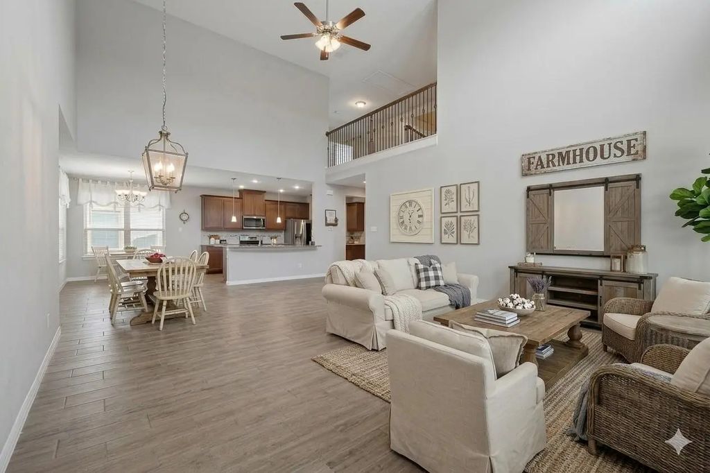 73 River Oaks Boulevard, Waxahachie