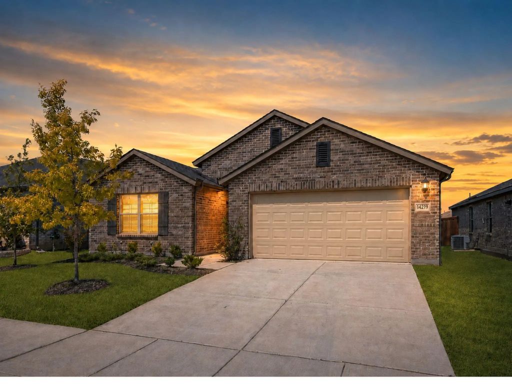 14219 Aberavon Drive, Pilot Point