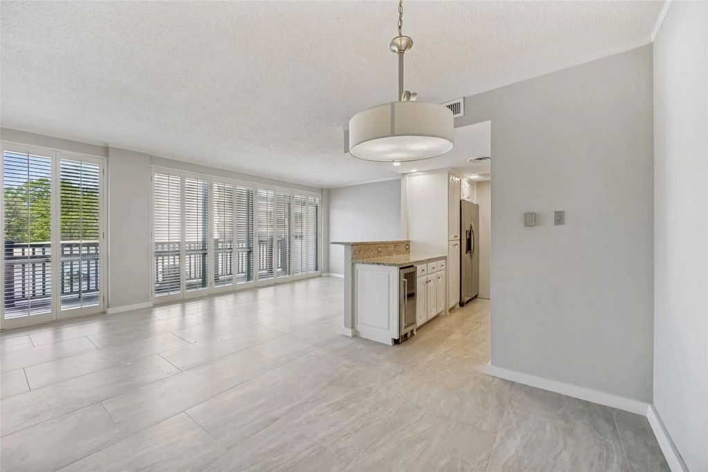 6211 W Northwest Highway 300, Dallas