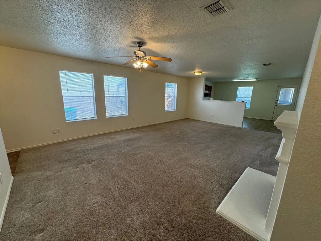 6848 Valley Creek Drive, Fort Worth