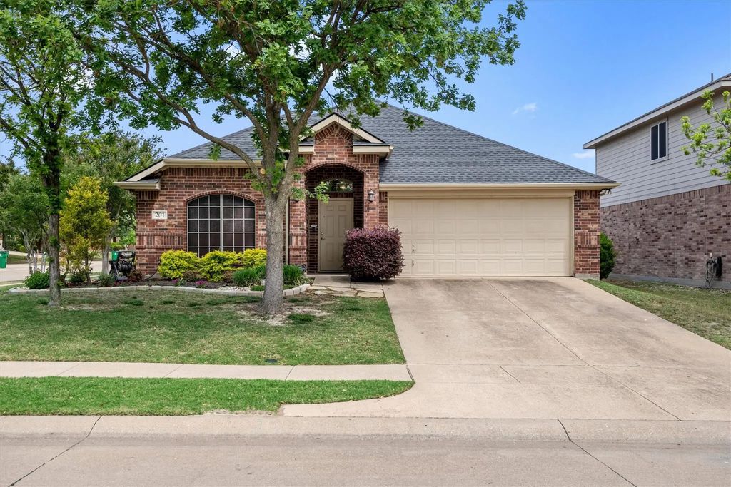 201 Rawhide Street, Waxahachie