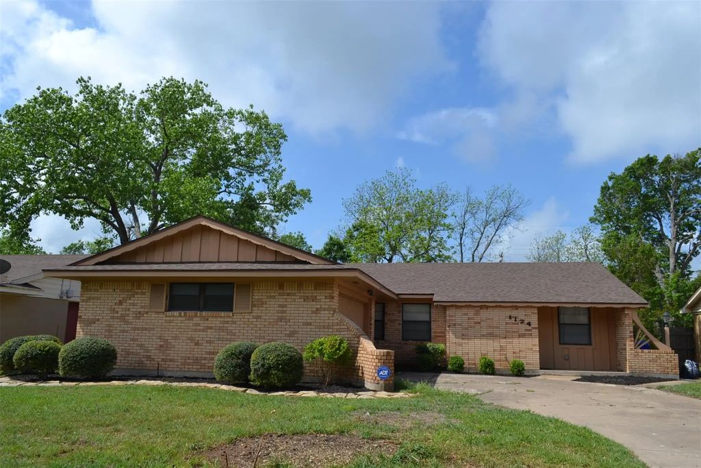 1124 Pembrook Drive, Waco