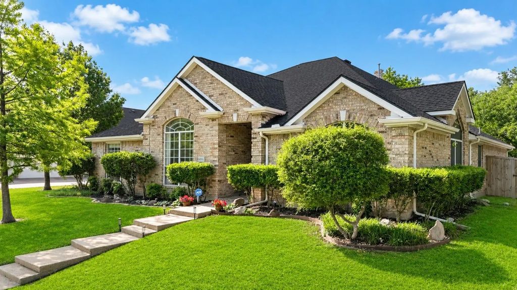 1906 Walnut Hill Drive, Rowlett