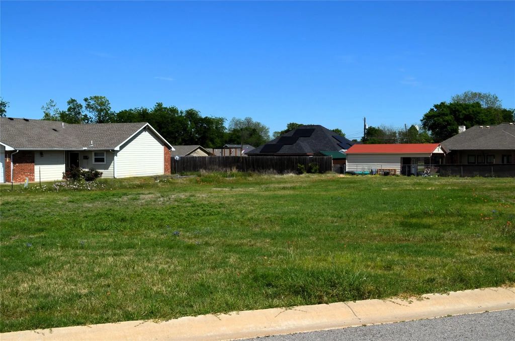 318 Preston Road, Mabank