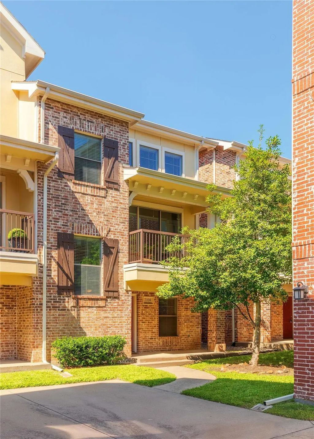 2104 Azure Pointe, Richardson
