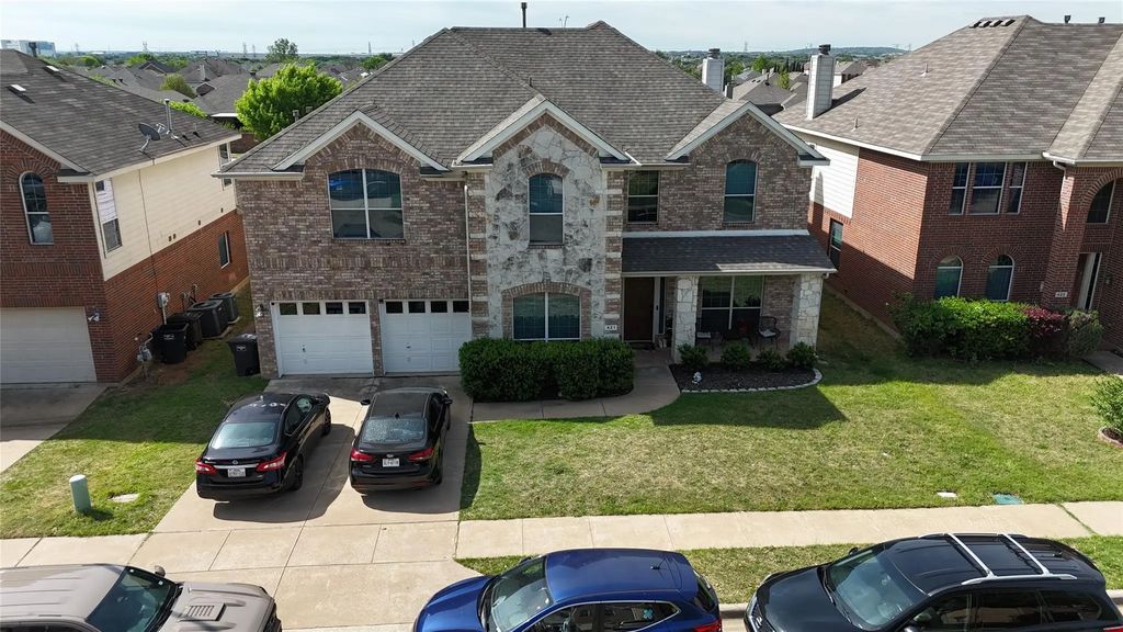 421 Roundrock Lane, Fort Worth