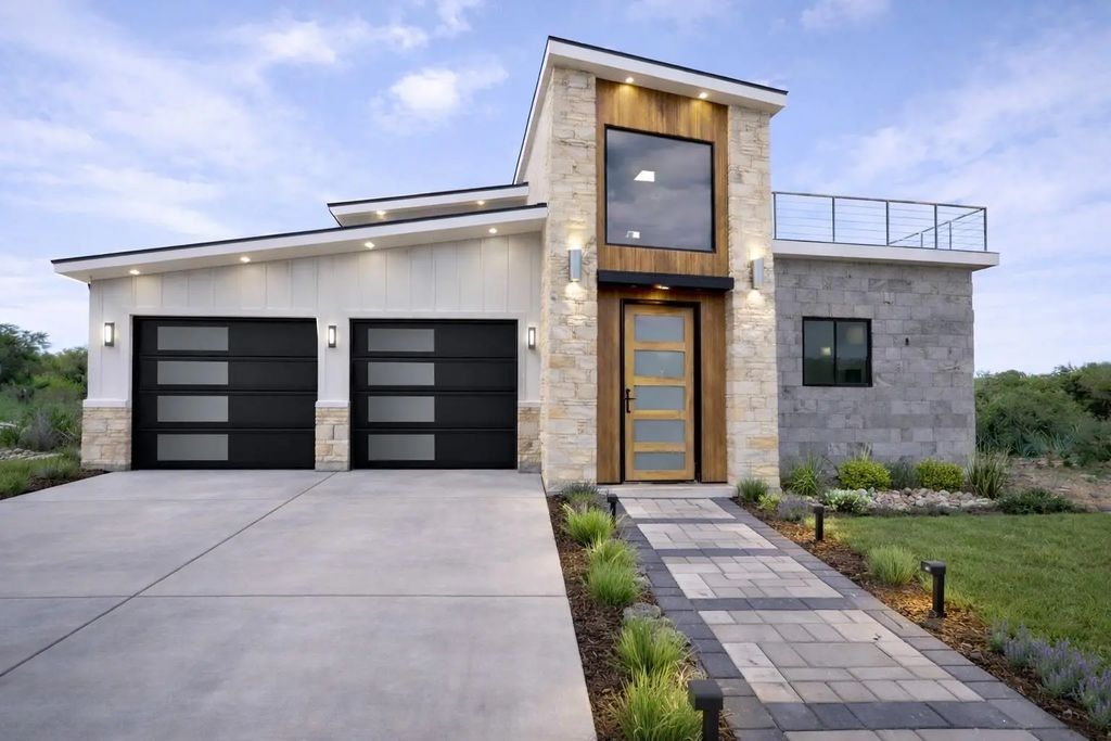 7108 Hells Gate Loop, Strawn