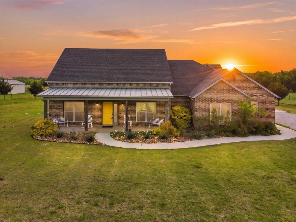 4299 County Road 1098, Celeste