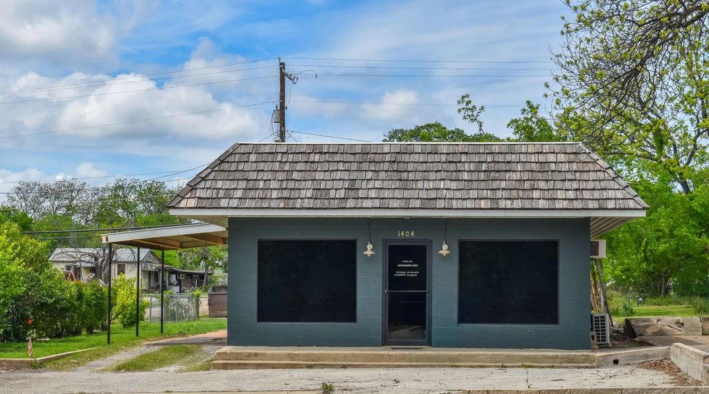 1404 S Bridge Street, Brady