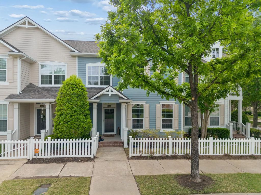 6204 Crescent Street, North Richland Hills