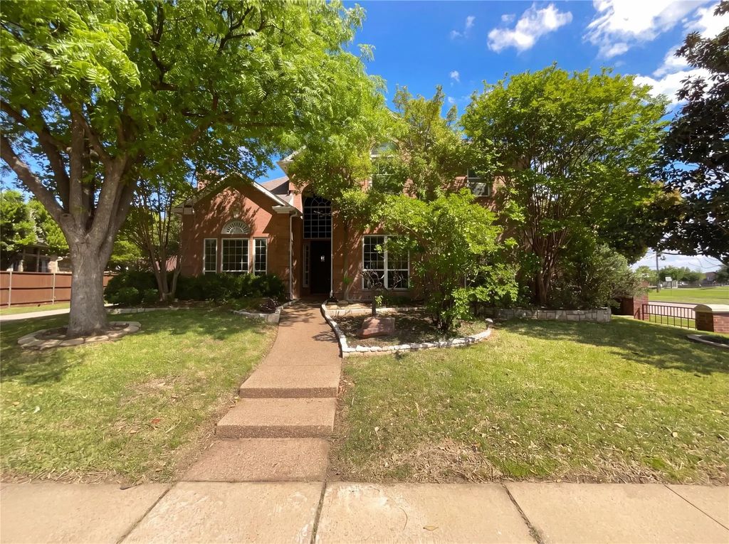 2400 Creekview Drive, Plano