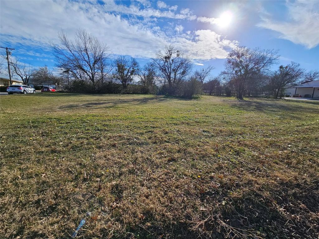607 W Live Oak Street, Jacksboro
