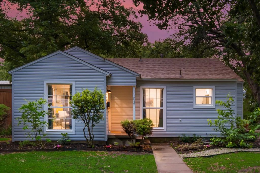 1103 W Russell Avenue, Carrollton