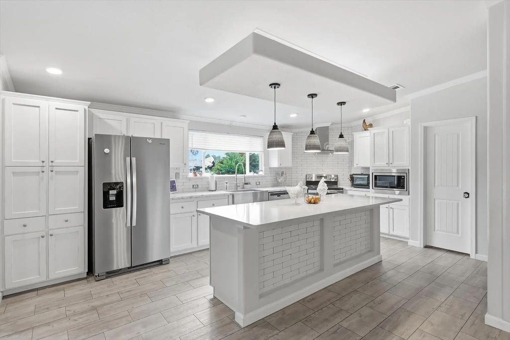 7113 Private Road 1182, Leonard