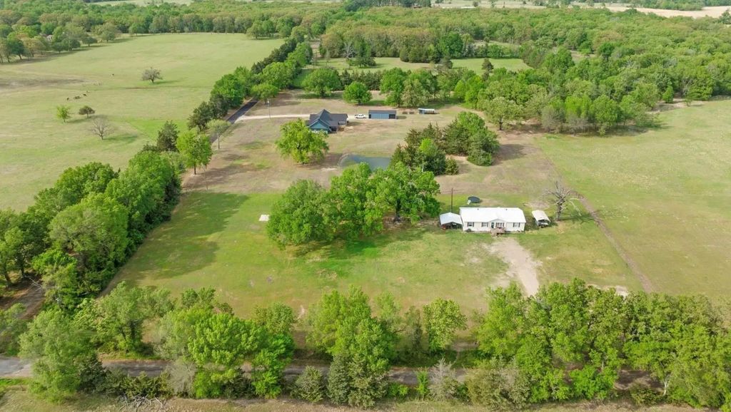 81 County Road 44880, Blossom