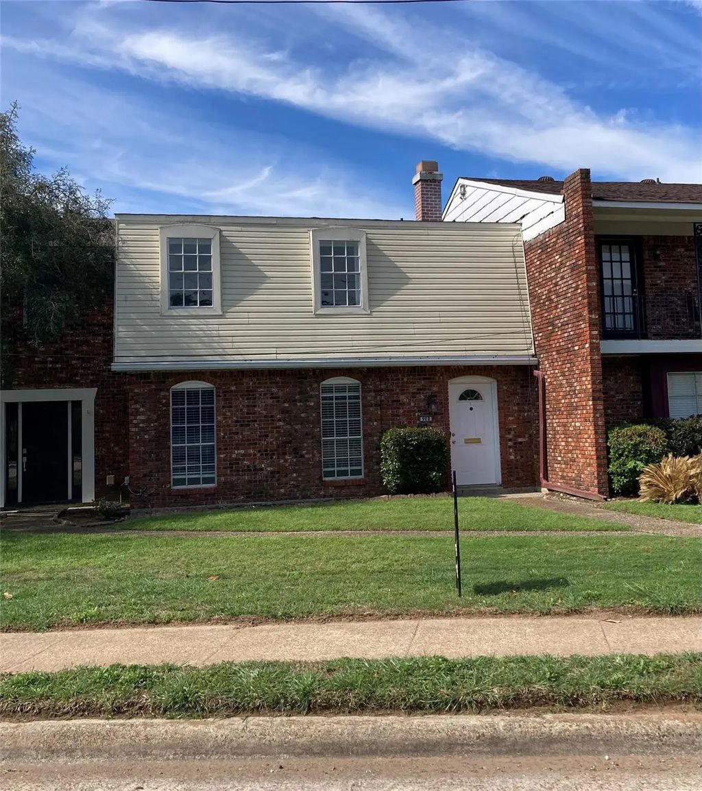 908 E Kings Highway, Shreveport