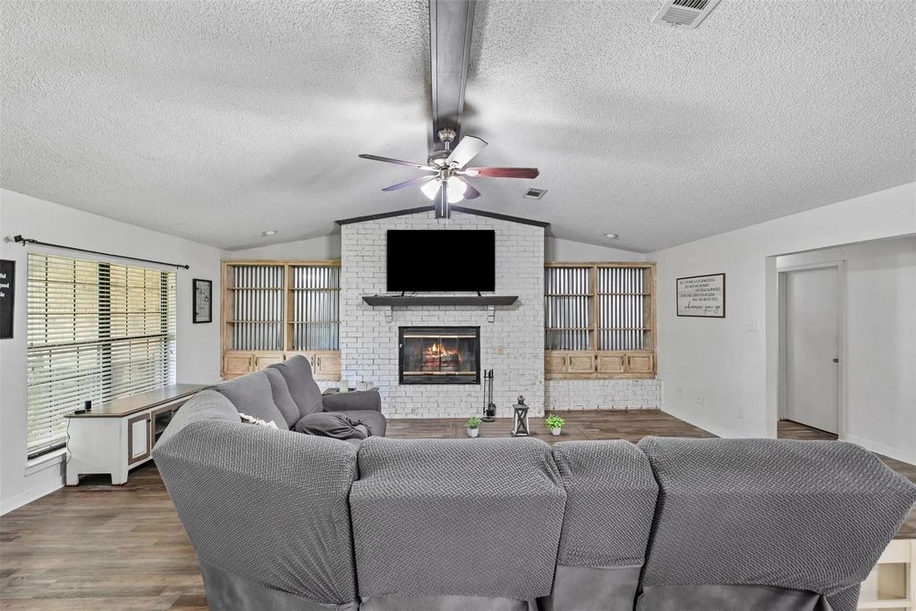 231 Cedarwood Drive, Enchanted Oaks