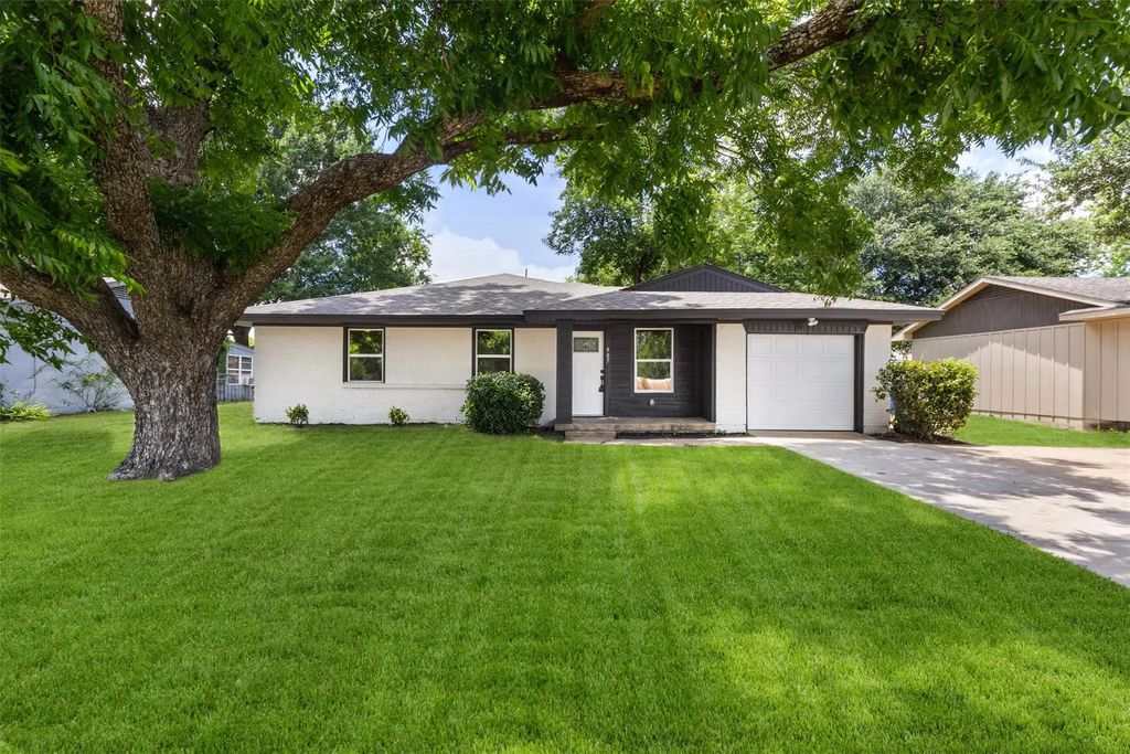 907 Pinson Road, Forney