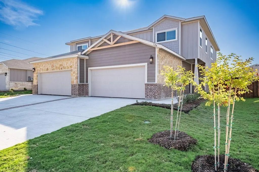 640-644 Wheatfield, Venus