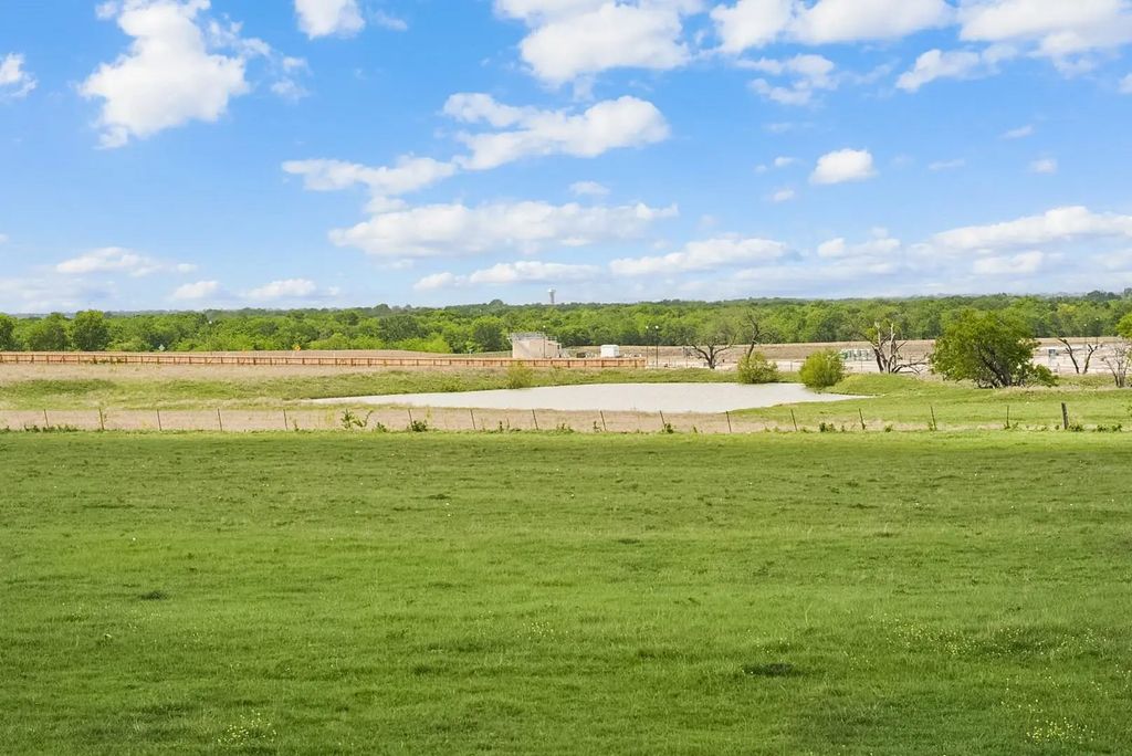 7604 County Road 136, Terrell
