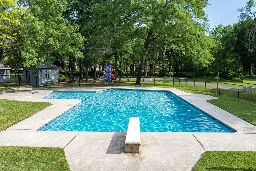104 Lark Drive, Enchanted Oaks