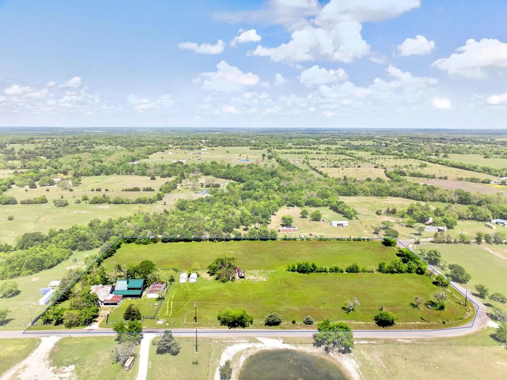 858 County Road 1006, Celeste