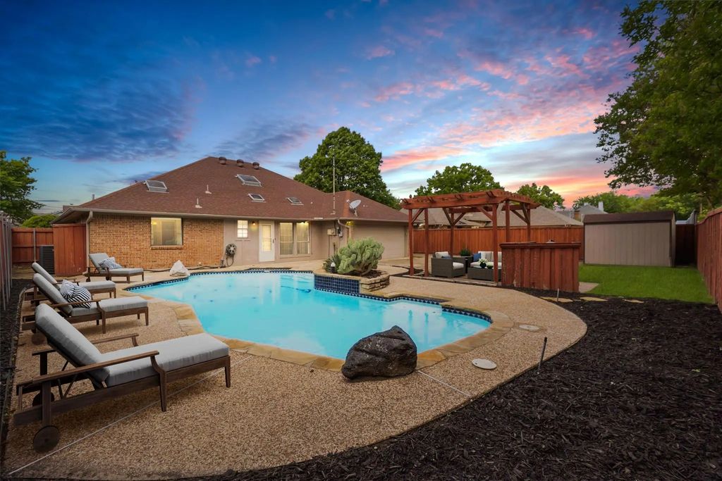 200 Sunny Crest Drive, Murphy