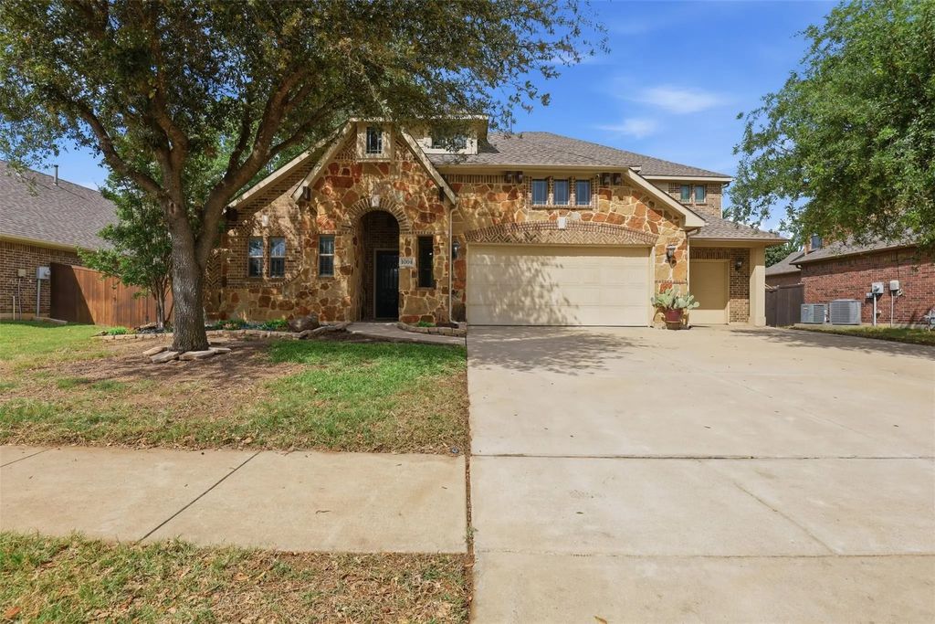 1004 Tara Drive, Burleson