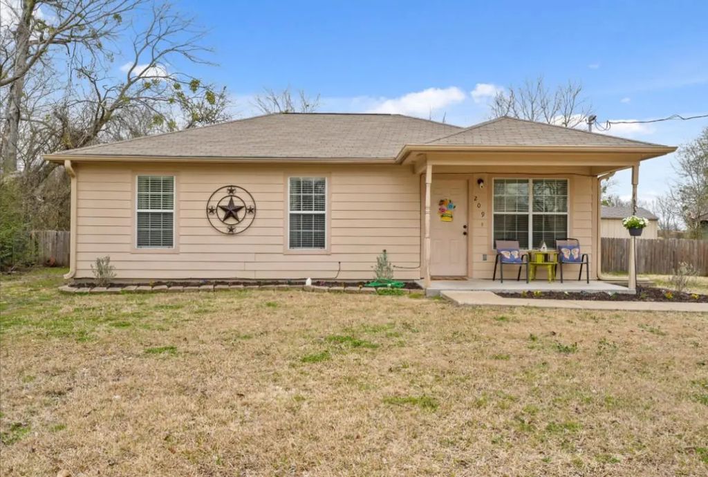 209 Mill Street, Lone Oak